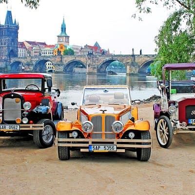 1,5 hour oldtimer convertible Prague sightseeing tour