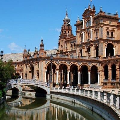 Alcazar, Cathedral, Santa Cruz Quarter, Bullring and River Cruise Tour in Seville