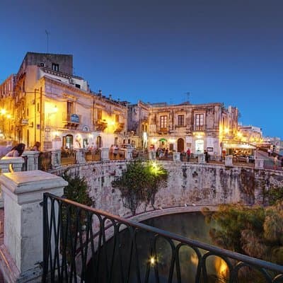 Syracuse Private Walking Tour with Arancino and Cannolo