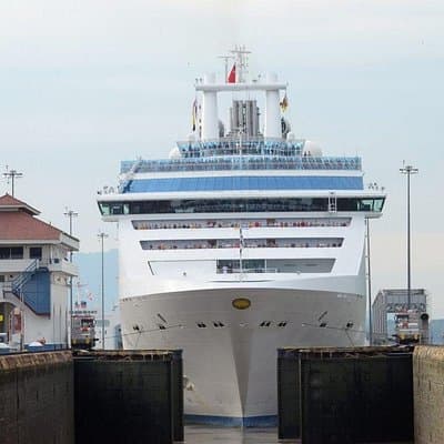 Half day of Panama city and canal tour: shared and private
