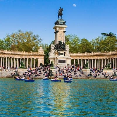 Retiro Park Walking Tour in Madrid