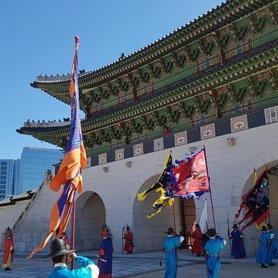 Best Walking Tour to Gyeongbok Palace Bukchon Hanok Village