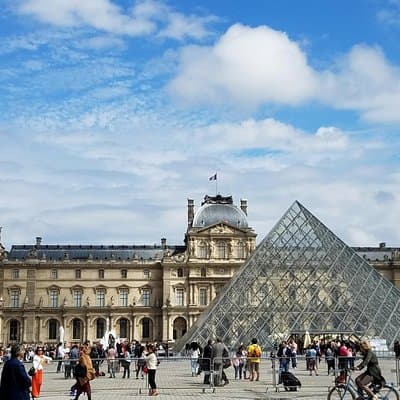 Louvre Museum Access with Guided Mona Lisa Tour