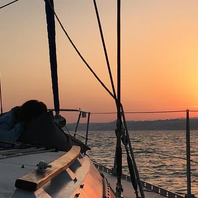 Lisbon Sunset Sailing Tour with White or Rosé Wine and Snacks