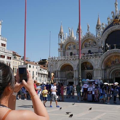 Venice in a Day: St. Mark’s, Doge’s, Gondola and Murano & Burano