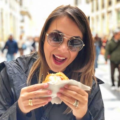 Seaside Naples Food Tour with Marina Promenade & Visit of Castel dell'Ovo