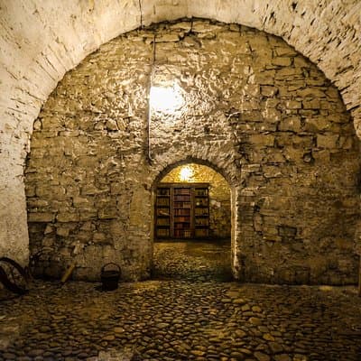 Prague Old Town, Medieval Underground and Dungeon Historical Tour
