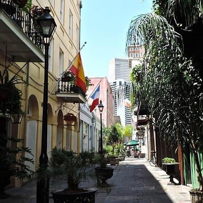 New Orleans City Tour: French Quarter, Garden District & Cemetery