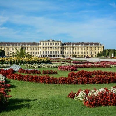 Vienna: Skip the Line Schönbrunn Palace and Gardens Guided Tour