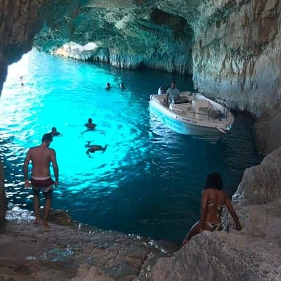 Zakynthos boat tour:Shipwreck& Local blue caves with 3 Swim Stops