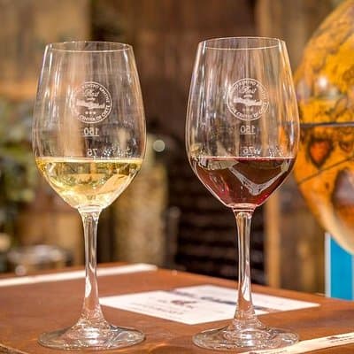 PRIVATE Walking Tour with Lunch and Wine Tasting by a Sommelier