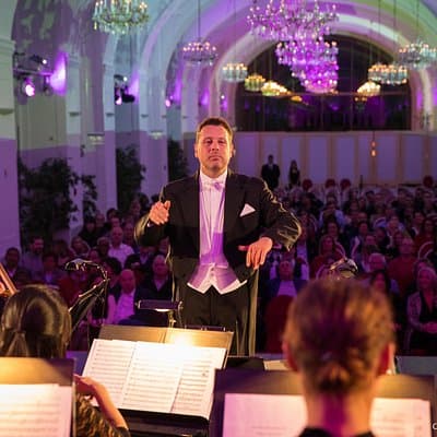 Vienna: Schönbrunn Palace Tour at 7 PM & Classical Concert