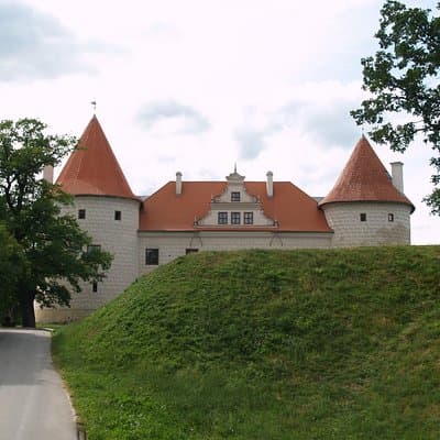 Group Day trip to Rundale Palace, Hill of Crosses & Bauska Castle
