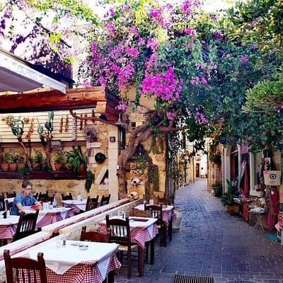 Chania old town and around private tour (price for group of 6)