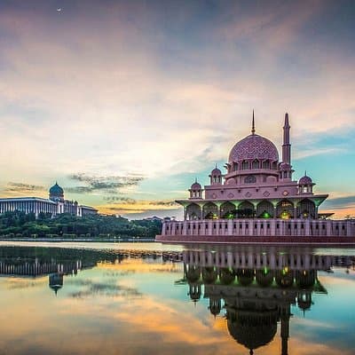 Putrajaya Tour with Traditional Boat Cruise & Pink Mosque (Private)