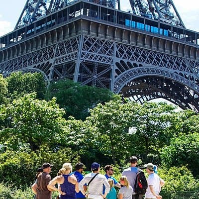 Paris Highlights Bike Tour: Eiffel Tower, Louvre and Notre-Dame