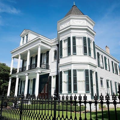 New Orleans Homes of the Rich and Famous Tour of the Garden District