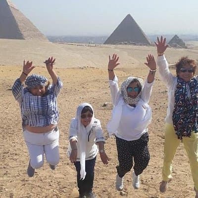 Private Day Tour to Giza and Saqqara with Guide