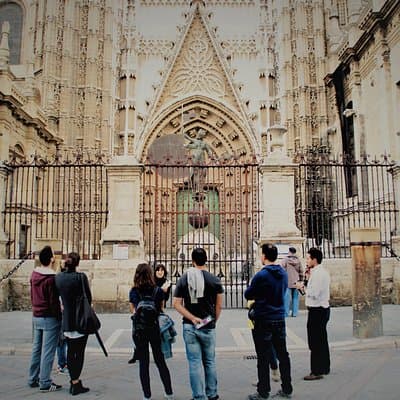 Alcazar, Cathedral & Giralda Small Group, Max. 9 Guests