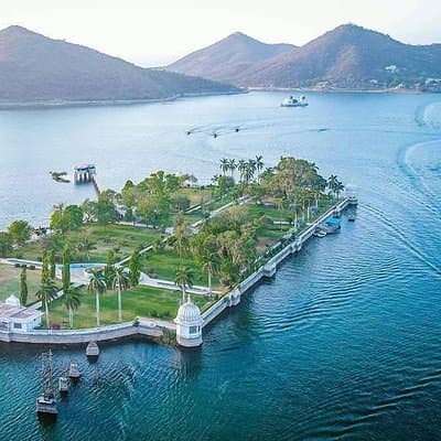Private Udaipur Sightseeing Tour by Tuk-Tuk or Car with Driver