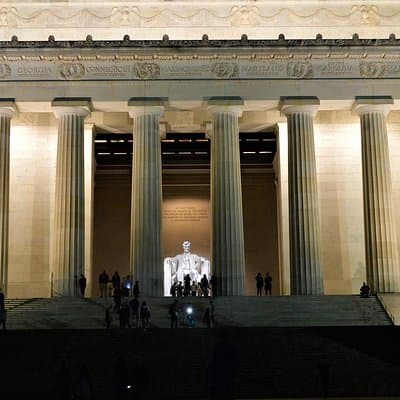 Small Group National Mall Night Tour with 10 Top Attractions