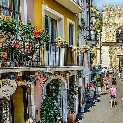 Taormina and Castelmola private and guided tour with Arancino