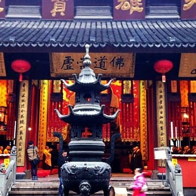 3-Hour Shanghai Jade Buddha Temple and Old Town Private Tour