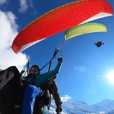 Mürren: Paragliding over the Lauterbrunnen Valley