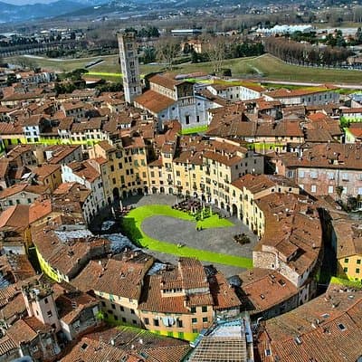 Lucca: Self-Guided Tour by Bike with MAP