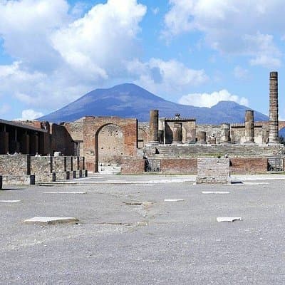 Pompeii & Mt.Vesuvius Day Tour from Naples with Pizza Lunch