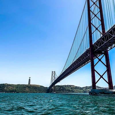 Lisbon Sailing Tour: 2-Hour Cultural Scenic Cruise with Wine