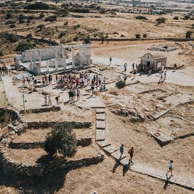 Naxos Highlights Bus Tour with Free Time for Lunch at Apeiranthos
