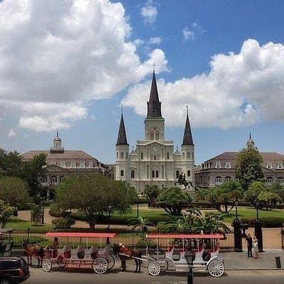 New Orleans City and Cemetery Tour with Garden District Stroll