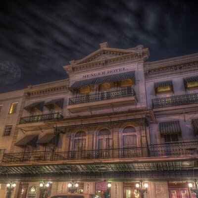 San Antonio Haunted Pub Crawl – Ghosts, Drinks & Historic Bars