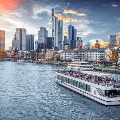 Frankfurt Private Walking Tour with Relaxing Cruise