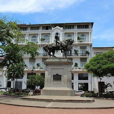 Walking tour through the Hidden treasures and gems of Casco Viejo