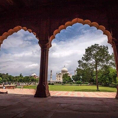 Private Guided Taj Mahal Tour with Skip The Line Entry Ticket