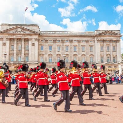 The Changing of the Guard Tour and Buckingham Palace
