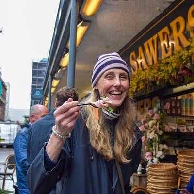 Belfast Centre Food Tour of 12 Local Irish Dishes and Drinks