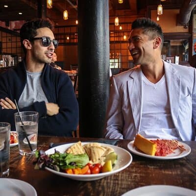 Chicago Food Tour: 6 Dishes with Deep Dish Pizza & Beef Sandwich