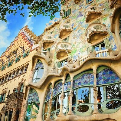 Ramblas, Old Town, Gothic and Gaudi Architecture Walking Tour