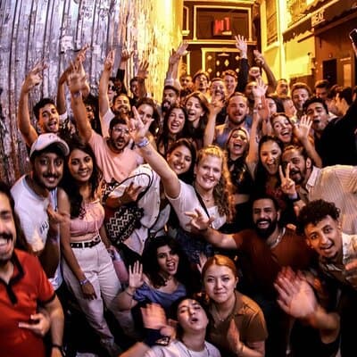 Istanbul Party Pub Crawl with Party Bus in Sultanahmet and Taksim