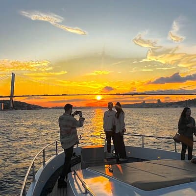 Bosphorus Sunset Yacht Cruise with Snacks and Live Guide