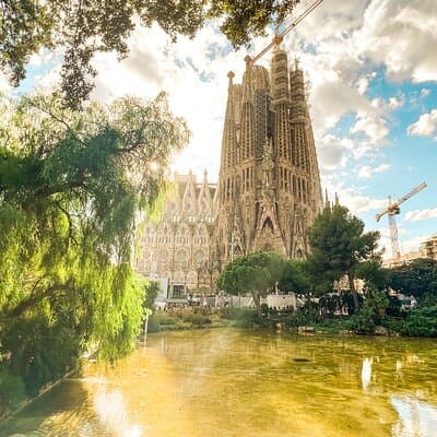 Park Guell and Sagrada Familia Tour with Skip the Line Tickets