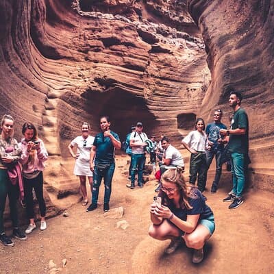 The Red Canyon Tour - Small Group Trip with Local Food Tasting ツ