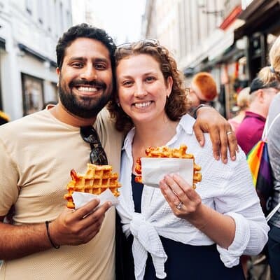 Brussels: Historical Walking Tour with Chocolate & Waffle Tasting
