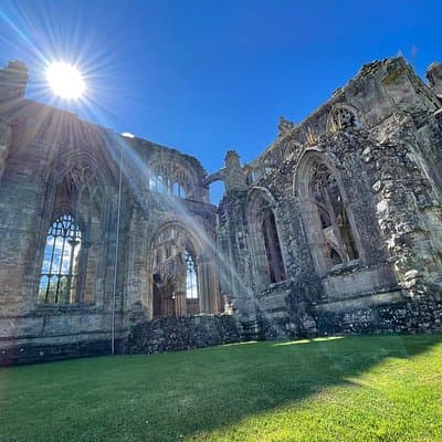 Stone & Story: Rosslyn Chapel & Melrose Abbey Private Day Trip