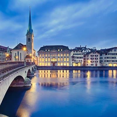 LINDT Home of Chocolate, Cruise On Lake Zurich And Old Town Walking Tour