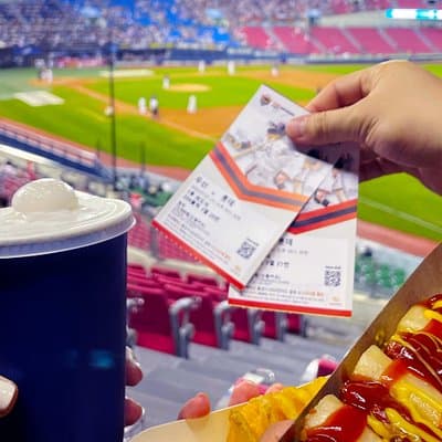 Seoul: Baseball Game Ticket with Dinner/Beer with the host