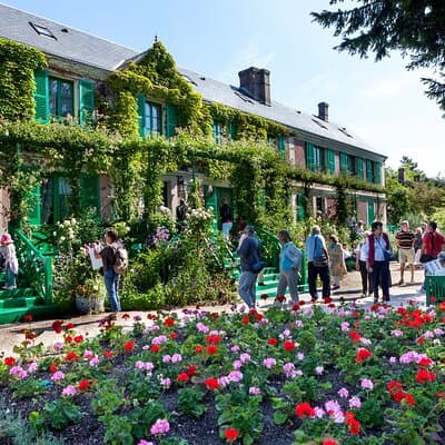 Giverny Monet’s Home and Gardens Half Day Tour from Paris